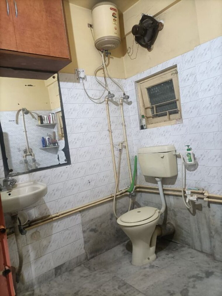 Bathroom, santoshpur 2 Bedroom 750 Sq.Ft. Apartment In Santoshpur Kolkata 10637965