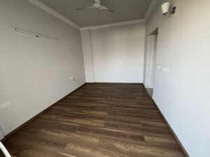 Room in 3 BHK Apartment at Central Park Flower Valley Aqua Front Towers, Sohna Sector 33 – for Sale