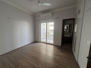 Room in 3 BHK Apartment at Central Park Flower Valley Aqua Front Towers, Sohna Sector 33 – for Sale