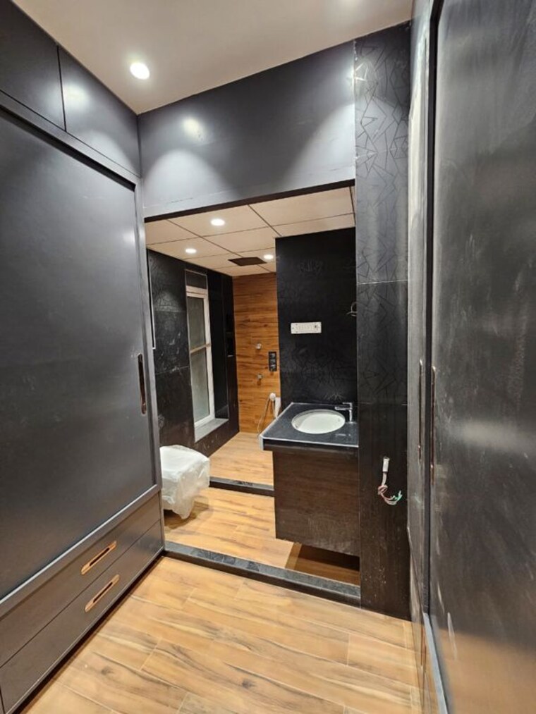 Bathroom, marathon-monte-south 4 Bedroom 1475 Sq.Ft. Apartment In Byculla West Mumbai 10669880