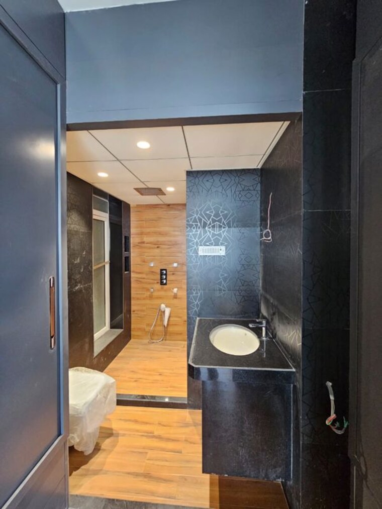 Bathroom, marathon-monte-south 4 Bedroom 1475 Sq.Ft. Apartment In Byculla West Mumbai 10669880