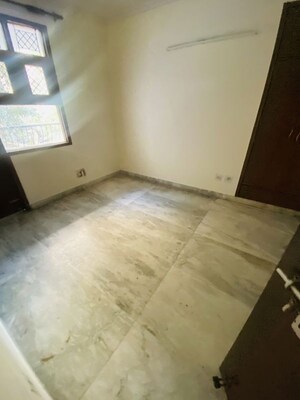 Room in 4 BHK Apartment at Sector 12 Dwarka – for Rent