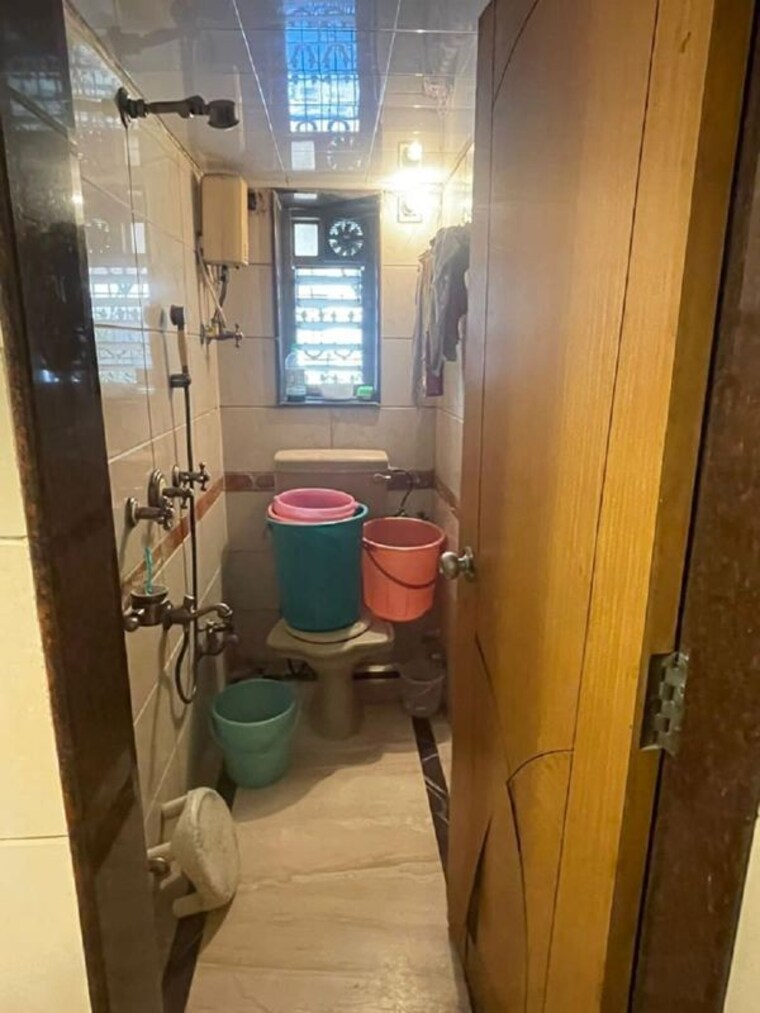 Bathroom, santacruz west 3 Bedroom 1100 Sq.Ft. Apartment In Santacruz West Mumbai 10669936