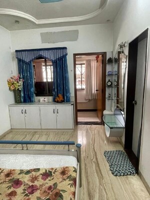 Bedroom in 3 BHK Apartment at Santacruz West – for Rent