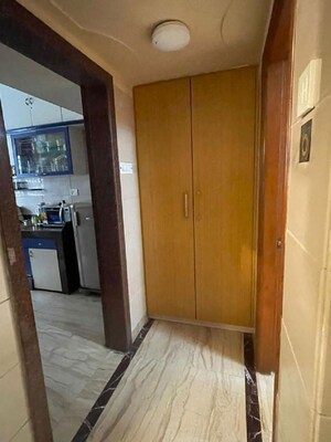 Room in 3 BHK Apartment at Santacruz West – for Rent