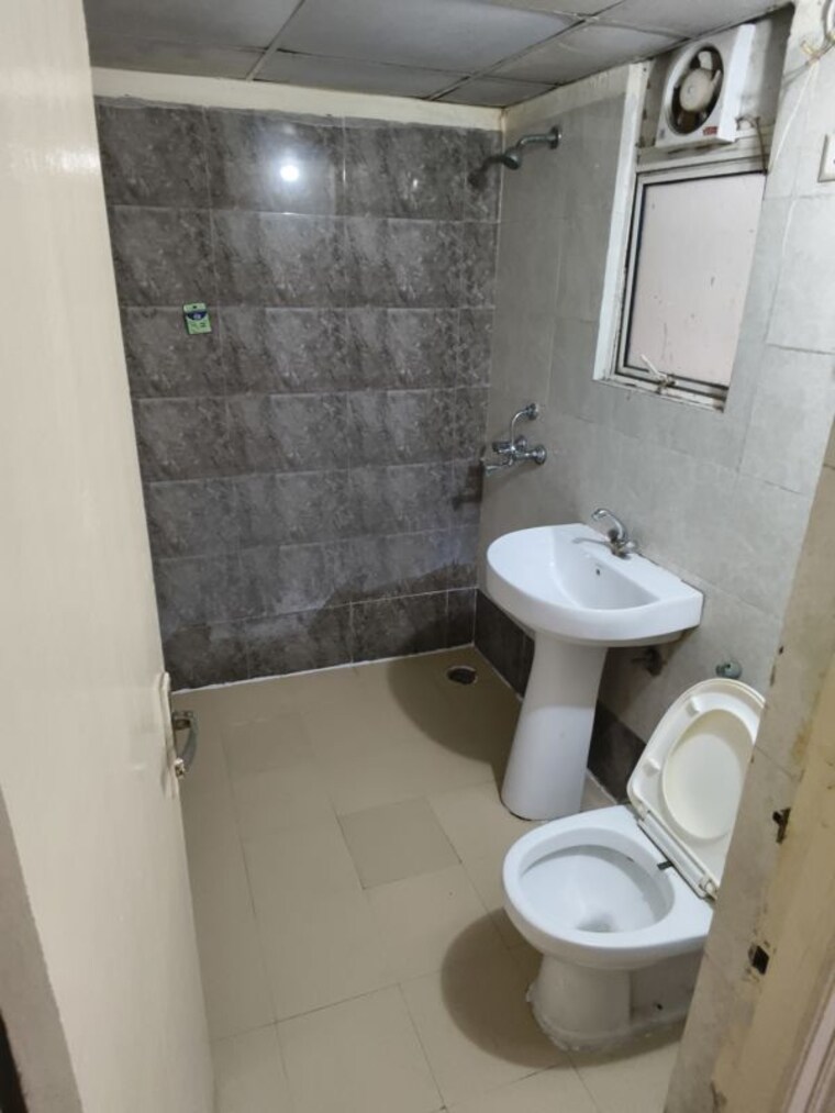 Bathroom, mittal-rajnagar-residency 3 Bedroom 1380 Sq.Ft. Apartment In Raj Nagar Extension Ghaziabad 10669997