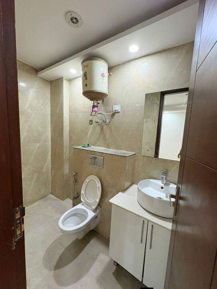 Bathroom, palm-residency-chhatarpur 2 Bedroom 900 Sq.Ft. Apartment In Chattarpur Delhi 10670058