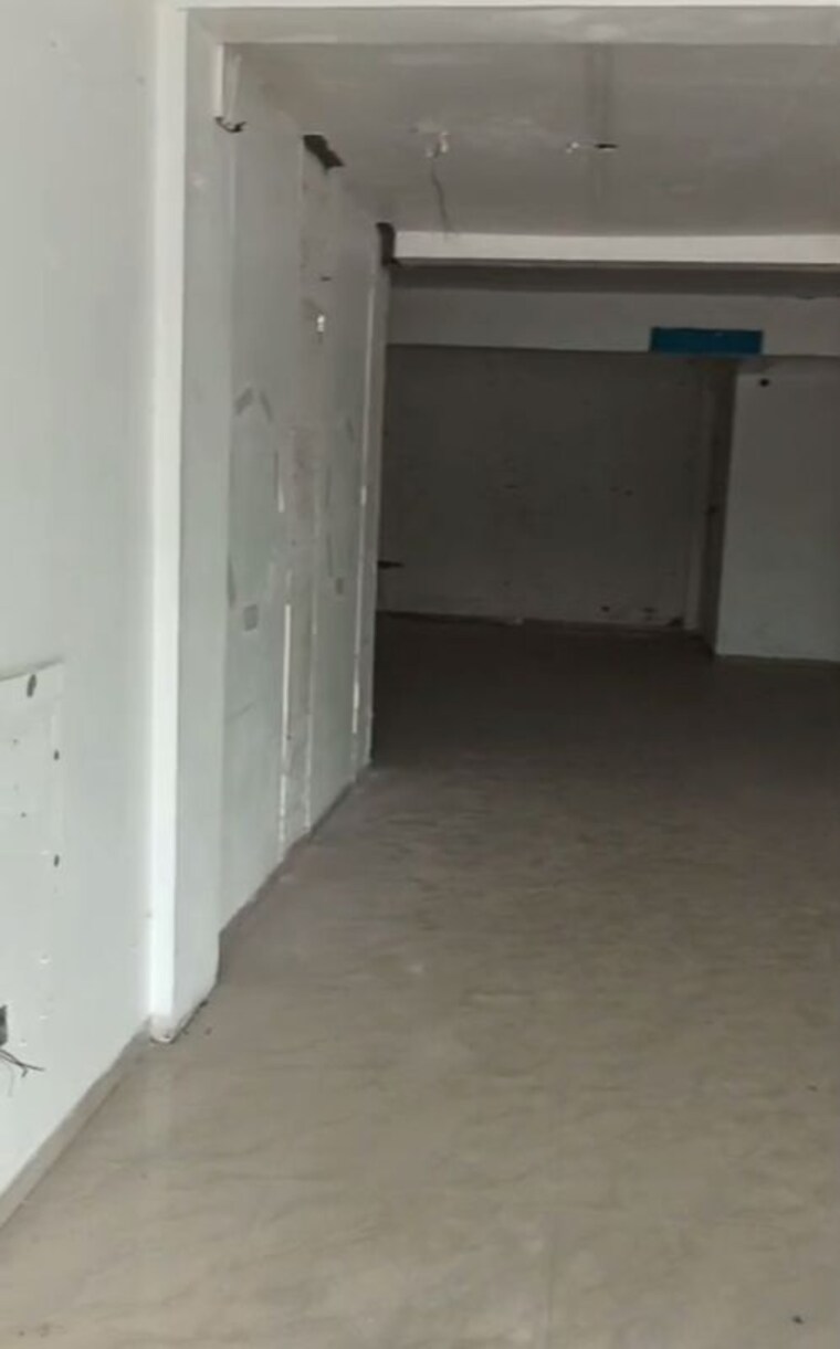 Room, bangla bazar Commercial Showroom 1850 Sq.Ft. In Bangla Bazar Lucknow 10670074
