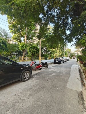 Parking in 6+ BHK Independent House at Vasundhara Sector 12 – for Sale