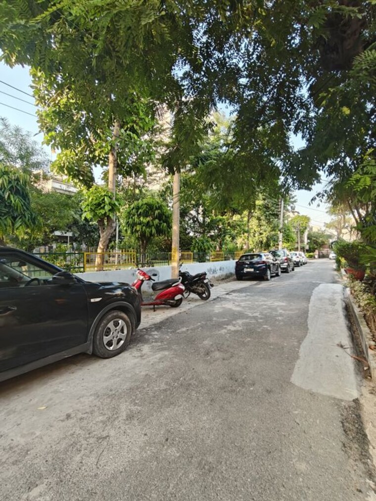  Parking, vasundhara sector 12 6+ Bedroom 162 Sq.Mt. Independent House In Vasundhara Sector 12 Ghaziabad 10670056