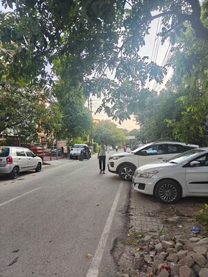 Parking in 6+ BHK Independent House at Vasundhara Sector 12 – for Sale
