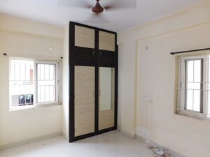 Room in 3 BHK Builder Floor at Kondapur – for Rent