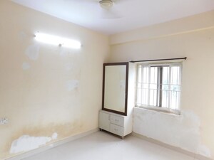Room in 3 BHK Builder Floor at Kondapur – for Rent