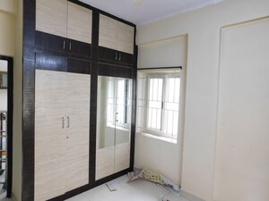 Room in 3 BHK Builder Floor at Kondapur – for Rent