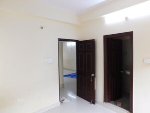 Room in 3 BHK Builder Floor at Kondapur – for Rent