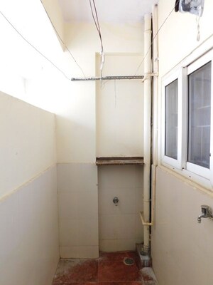 Room in 3 BHK Builder Floor at Kondapur – for Rent