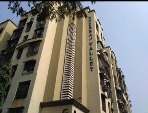 2 BHK Apartment For Rent in Dheeraj Valley, Goregaon East