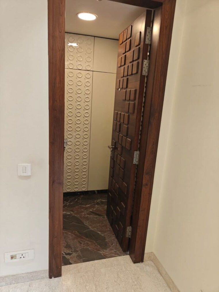 Room, defence colony 4 Bedroom 2100 Sq.Ft. Builder Floor In Defence Colony Delhi 10670130
