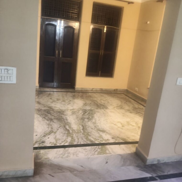 Room, sector 5 2.5 Bedroom 2560 Sq.Ft. Builder Floor In Sector 5 Gurgaon 10670200