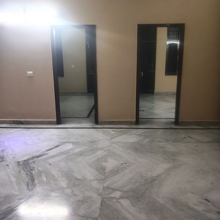 Room, sector 5 2.5 Bedroom 2560 Sq.Ft. Builder Floor In Sector 5 Gurgaon 10670200