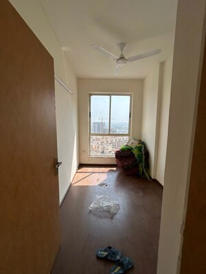 Room in 2.5 BHK Apartment at Imperia Esfera, Sector 37c – for Rent