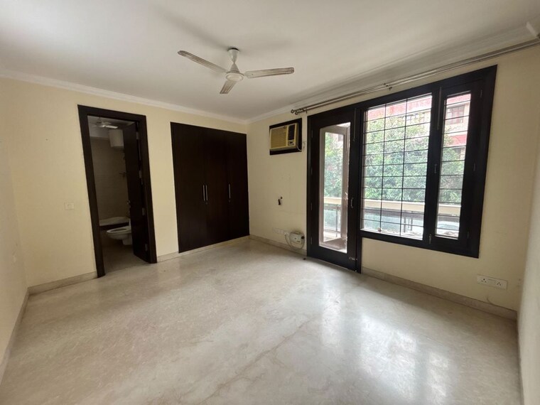 Room, east of kailash 4 Bedroom 450 Sq.Yd. Builder Floor In East Of Kailash Delhi 10670313