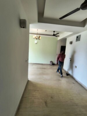 3 BHK Apartment – Entrance View at Mahagun Moderne, Sector 78 - for Sale