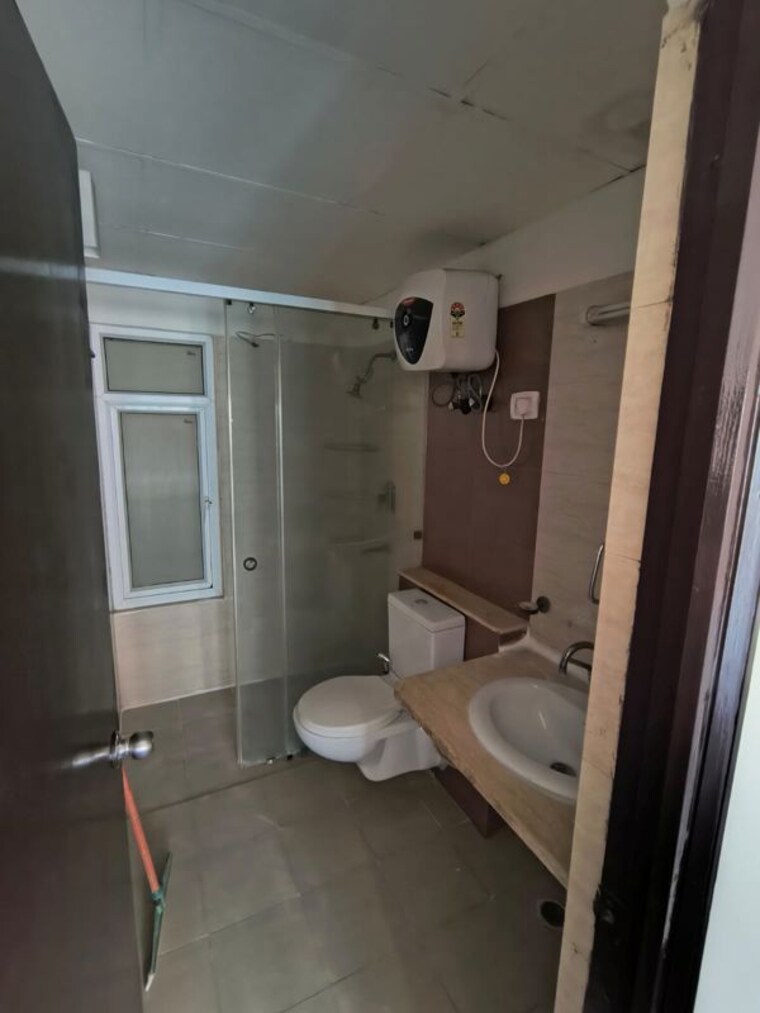 Bathroom, mahagun-moderne 3 Bedroom 1550 Sq.Ft. Apartment In Sector 78 Noida 10670310