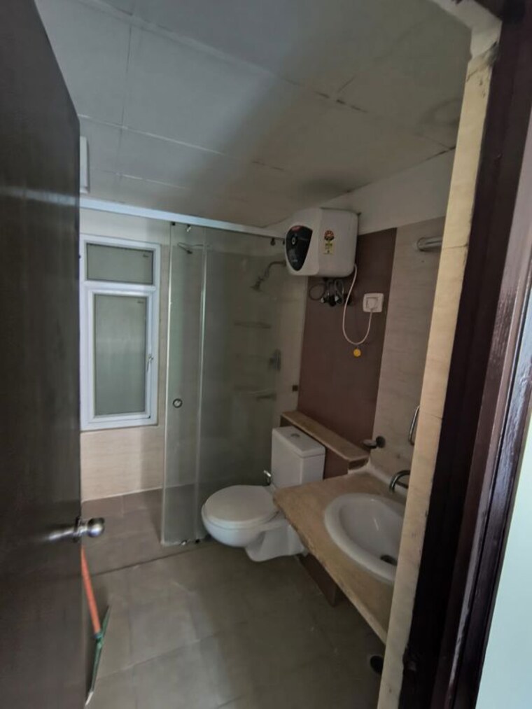 Bathroom, mahagun-moderne 3 Bedroom 1550 Sq.Ft. Apartment In Sector 78 Noida 10670310