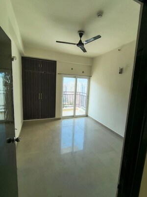 3 BHK Apartment For Sale in Mahagun Moderne, Sector 78