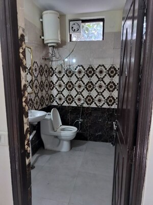 Bathroom in 1 BHK Builder Floor at Sector 57 – for Rent