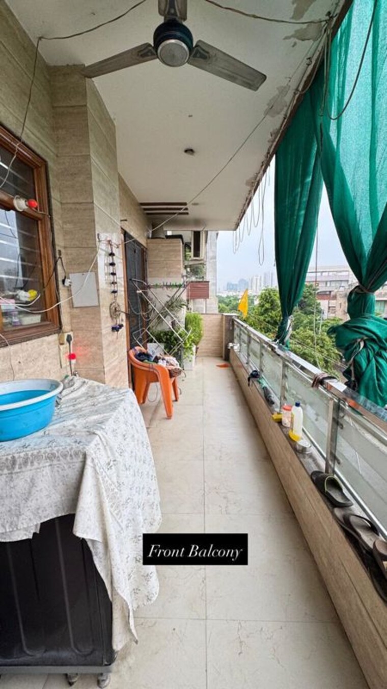 Balcony, sector 57 4 Bedroom 263 Sq.Yd. Builder Floor In Sector 57 Gurgaon 10670327