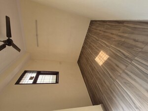 Room in 2.5 BHK Builder Floor at Mayur Vihar – for Rent