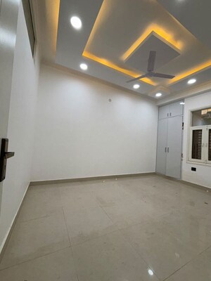 Room in 3 BHK Builder Floor at Green Fields Colony – for Rent
