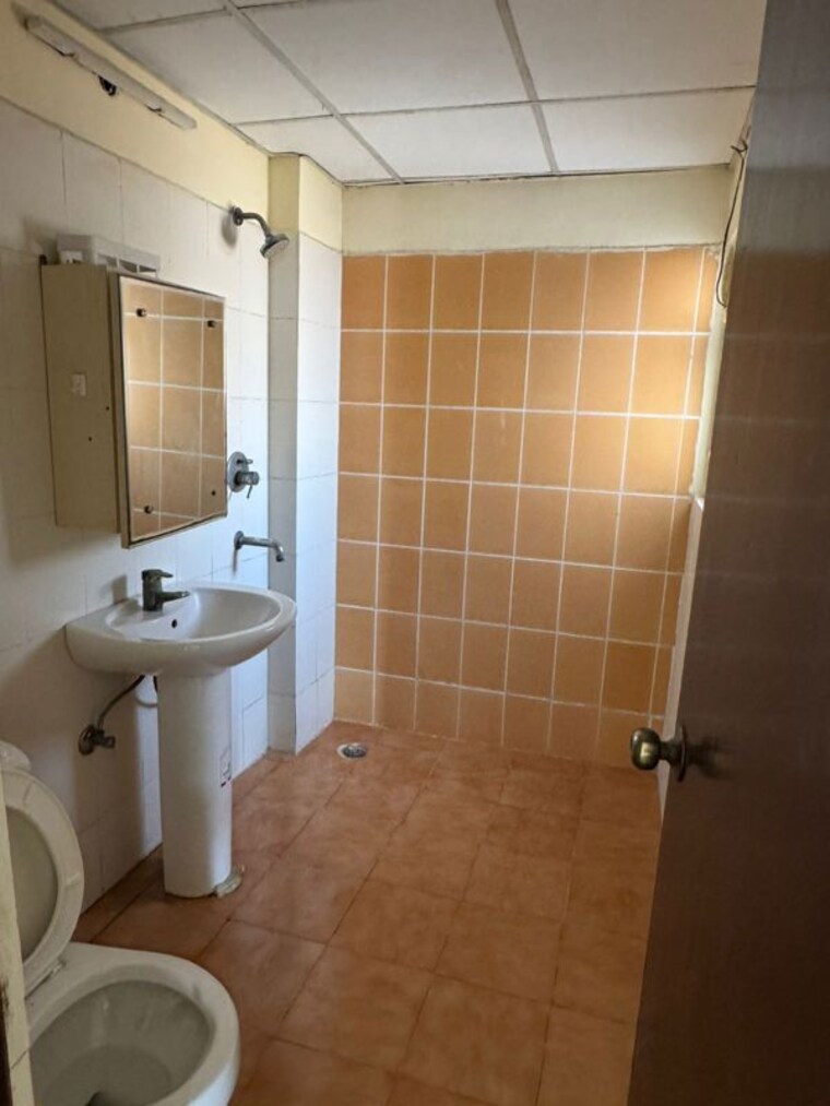 Bathroom, mahagun-moderne 3 Bedroom 1900 Sq.Ft. Apartment In Sector 78 Noida 10670360