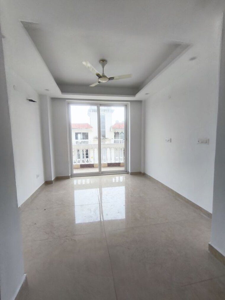 Room, ambala highway 3.5 Bedroom 260 Sq.Yd. Apartment In Ambala Highway Zirakpur 10670354