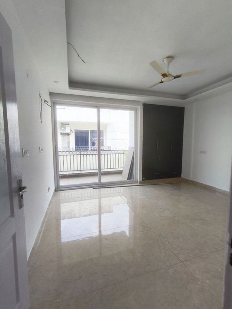 Room, ambala highway 3.5 Bedroom 260 Sq.Yd. Apartment In Ambala Highway Zirakpur 10670354