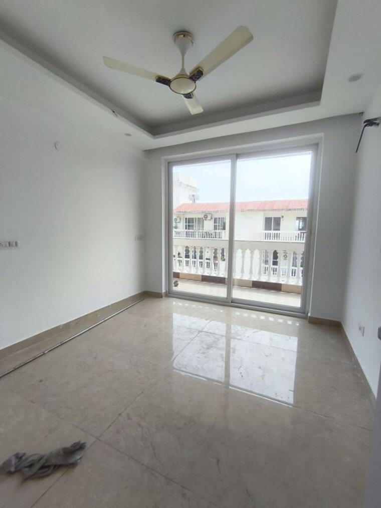 Room, ambala highway 3.5 Bedroom 260 Sq.Yd. Apartment In Ambala Highway Zirakpur 10670354