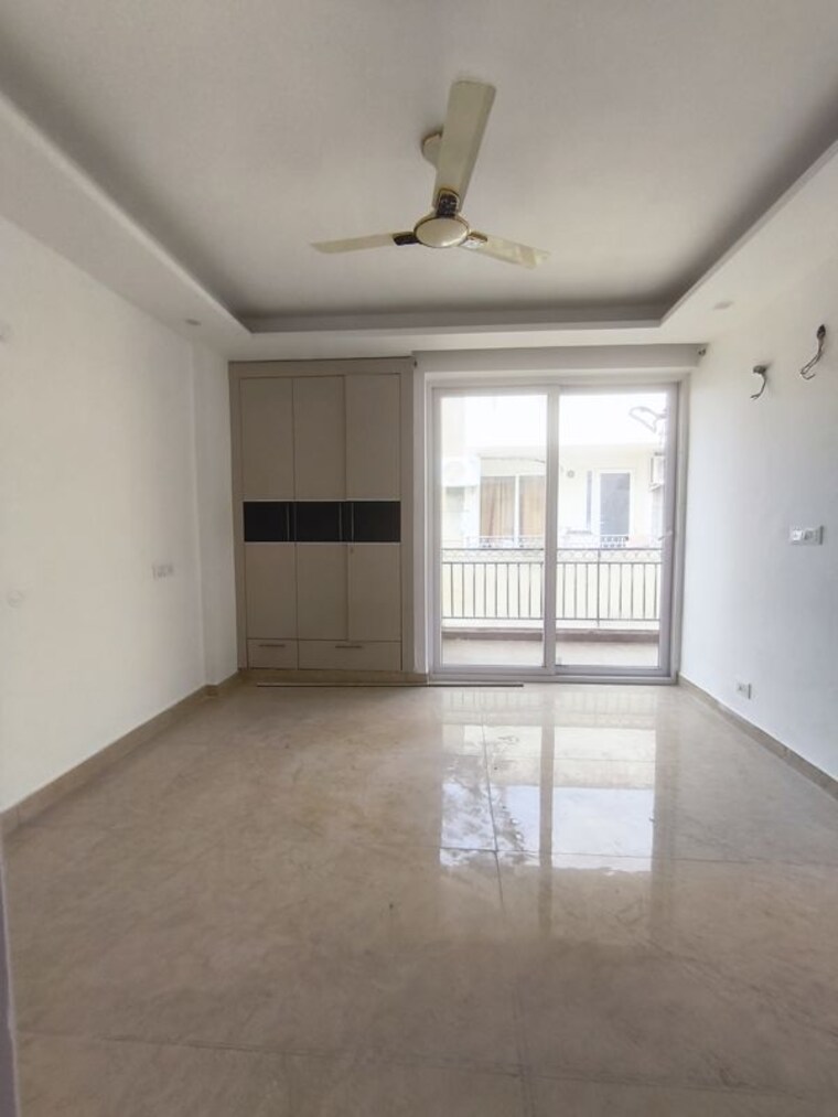 Room, ambala highway 3.5 Bedroom 260 Sq.Yd. Apartment In Ambala Highway Zirakpur 10670354