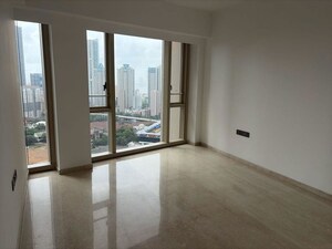 Room in 2 BHK Apartment at Lodha The Park, Worli – for Rent