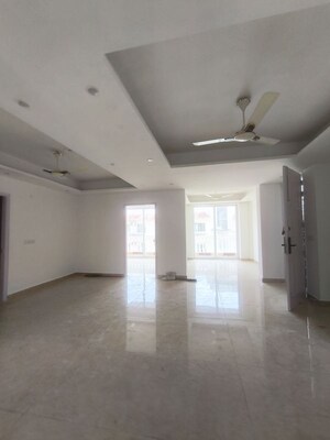 Room in 3.5 BHK Apartment at Panchsheel Enclave – for Sale