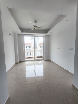 Room in 3.5 BHK Apartment at Panchsheel Enclave – for Sale