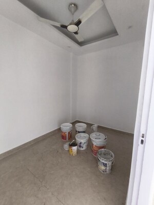 Room in 3.5 BHK Apartment at Panchsheel Enclave – for Sale