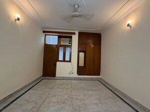 Room in 6 BHK Independent House at RWA Apartments Sector 41, Sector 41 – for Rent