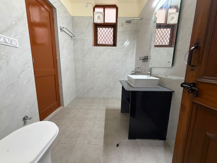 Attached Bathroom, rwa-apartments-sector-41 6 Bedroom 4000 Sq.Ft. Independent House In Sector 41 Noida 10670386