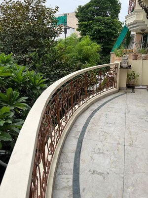 Balcony in 6 BHK Independent House at RWA Apartments Sector 41, Sector 41 – for Rent