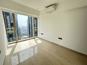 Room in 2 BHK Apartment at Lodha The Park, Worli – for Rent