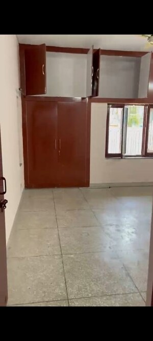 Room in 4 BHK Independent House at Vasant Vihar – for Rent