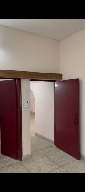 Room in 4 BHK Independent House at Vasant Vihar – for Rent