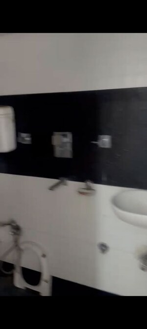  2 BHK Apartment at Santacruz East – for Rent